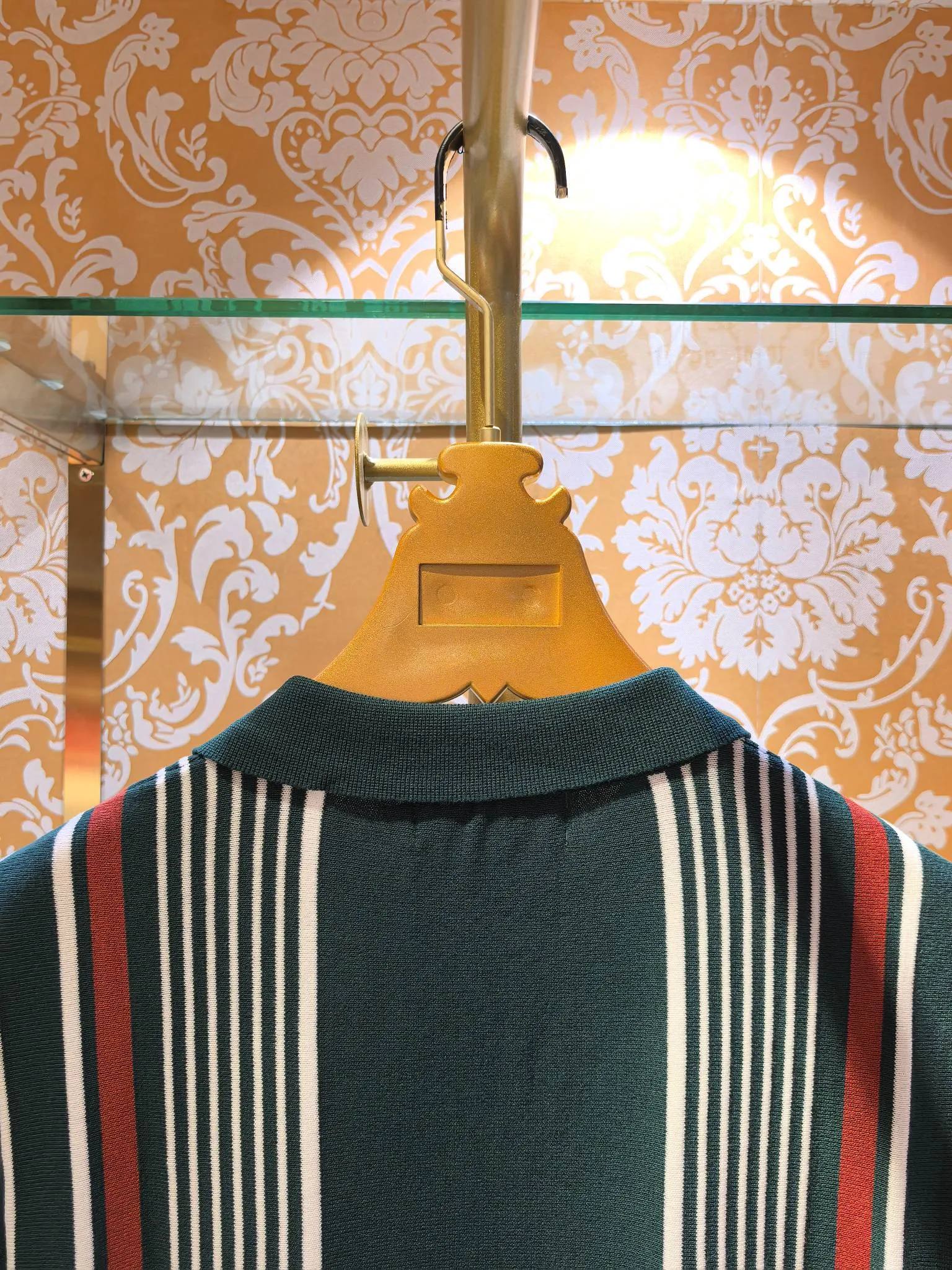 Counter synchronization Loro Piana 2026/ss New Arrival sweater Striped design Loro Piana chest hand-stitched hardware The fabric is perfectly made with 14 needles of imported machines. The counter restores one-to-one upper body spirit Comfortable Breathable Slim fit Color Green Sizes S M L XL